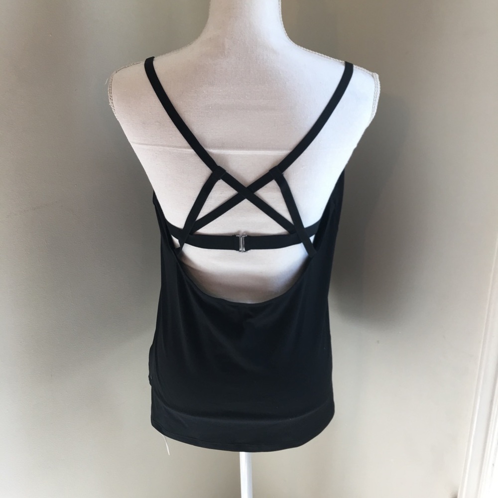 ❌❌SOLD❌❌🆕🖤Fabletics Built-In Bra Workout Tank🖤 - Picture 4 of 6